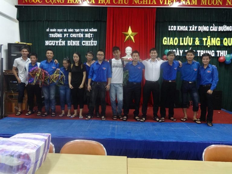Giao lưu và tặng quà ngày Tết Trung thu tại Trường THPT Chuyên biệt Nguyễn Đình Chiểu