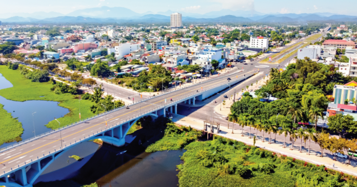 Quảng Nam nghiên cứu đầu tư 10 dự án cầu, đường mới