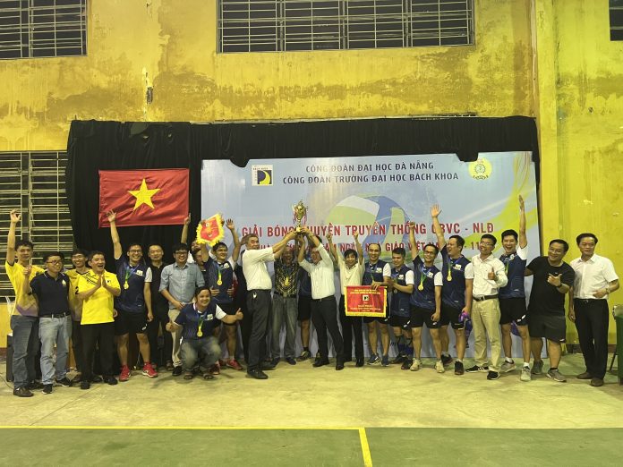 Khoa XDCĐ vô địch Giải bóng chuyền truyền thống CBVC, người lao động chào mừng ngày Nhà giáo Việt Nam 20/11 trường ĐHBK năm 2022